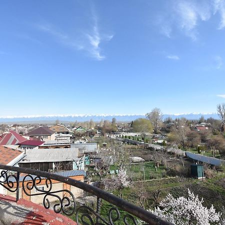 Riverside Karakol Buitenkant foto